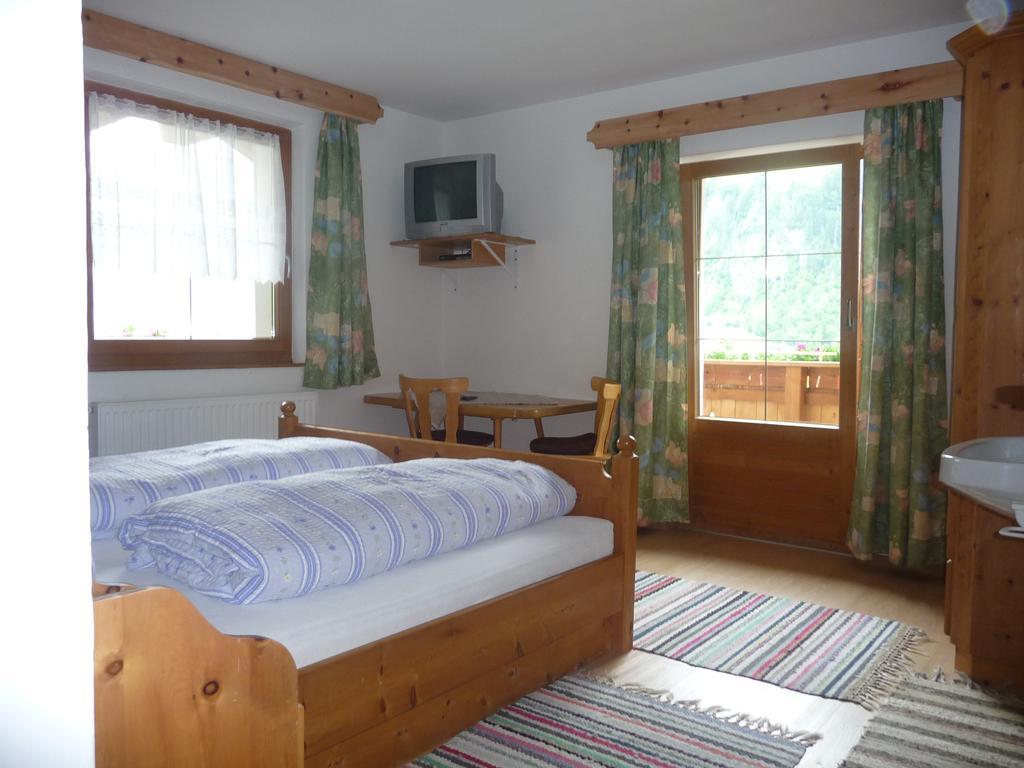 Familie Neunhäuserer Neustift im Stubaital Zimmer foto